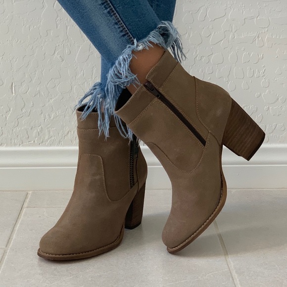 NIB Tan Genuine Distressed Suede Block Heel Boots - Picture 8 of 8